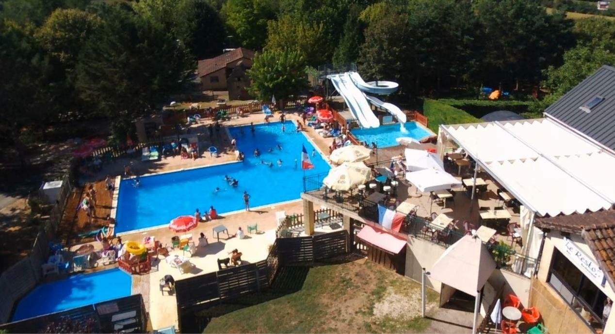 Camping Le Pigeonnier Saint-Crepin-et-Carlucet Exterior photo